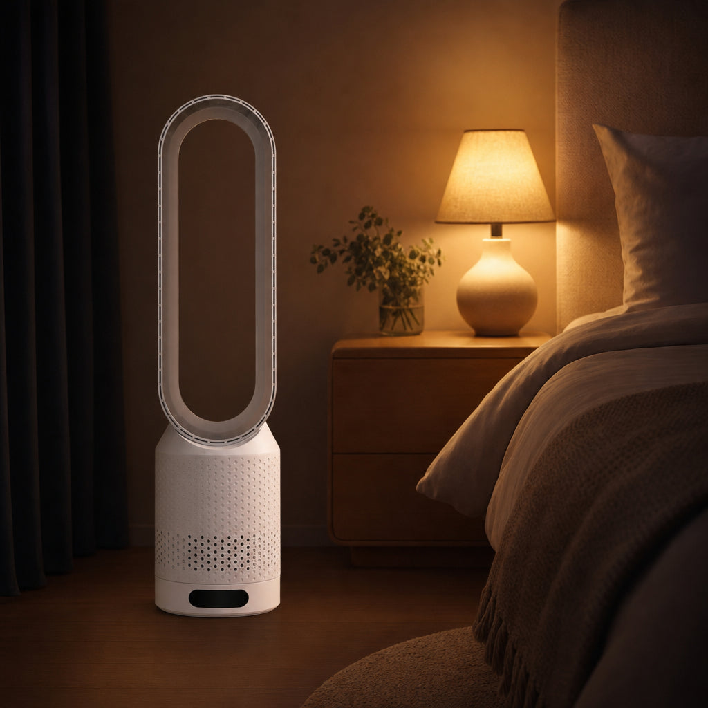 Ventilateur AirTower dans une chambre la nuit en mode silencieux 32 dB pour dormir au frais
